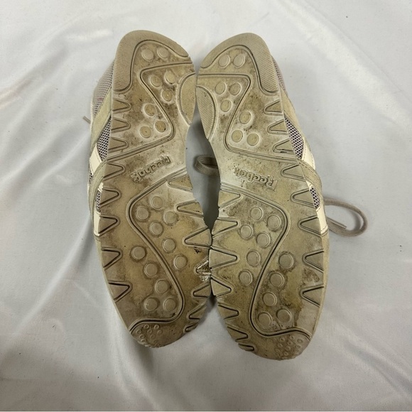 REEBOK Classic Sneakers in Size 7 - Picture 6 of 6